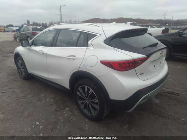 Photo 2 VIN: SJKCH5CR6JA055395 - INFINITI QX30 