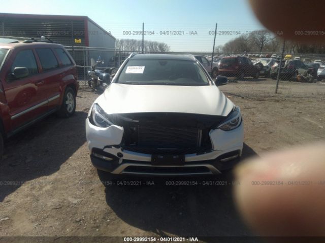 Photo 5 VIN: SJKCH5CR7HA035795 - INFINITI QX30 