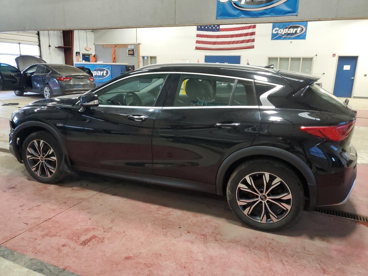 Photo 1 VIN: SJKCH5CR7JA005542 - INFINITI QX30 