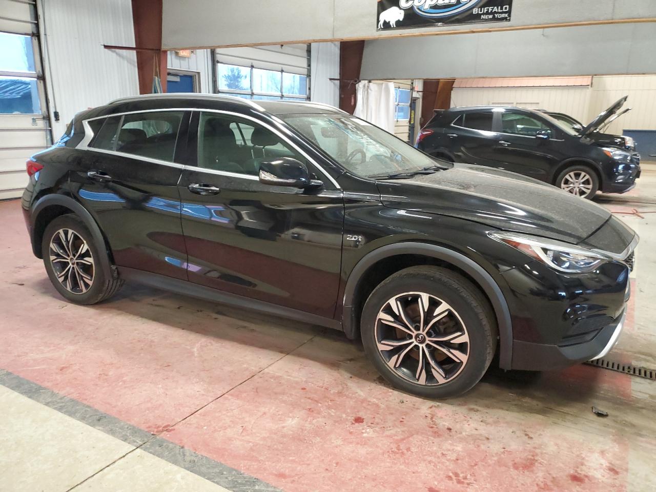 Photo 3 VIN: SJKCH5CR7JA005542 - INFINITI QX30 