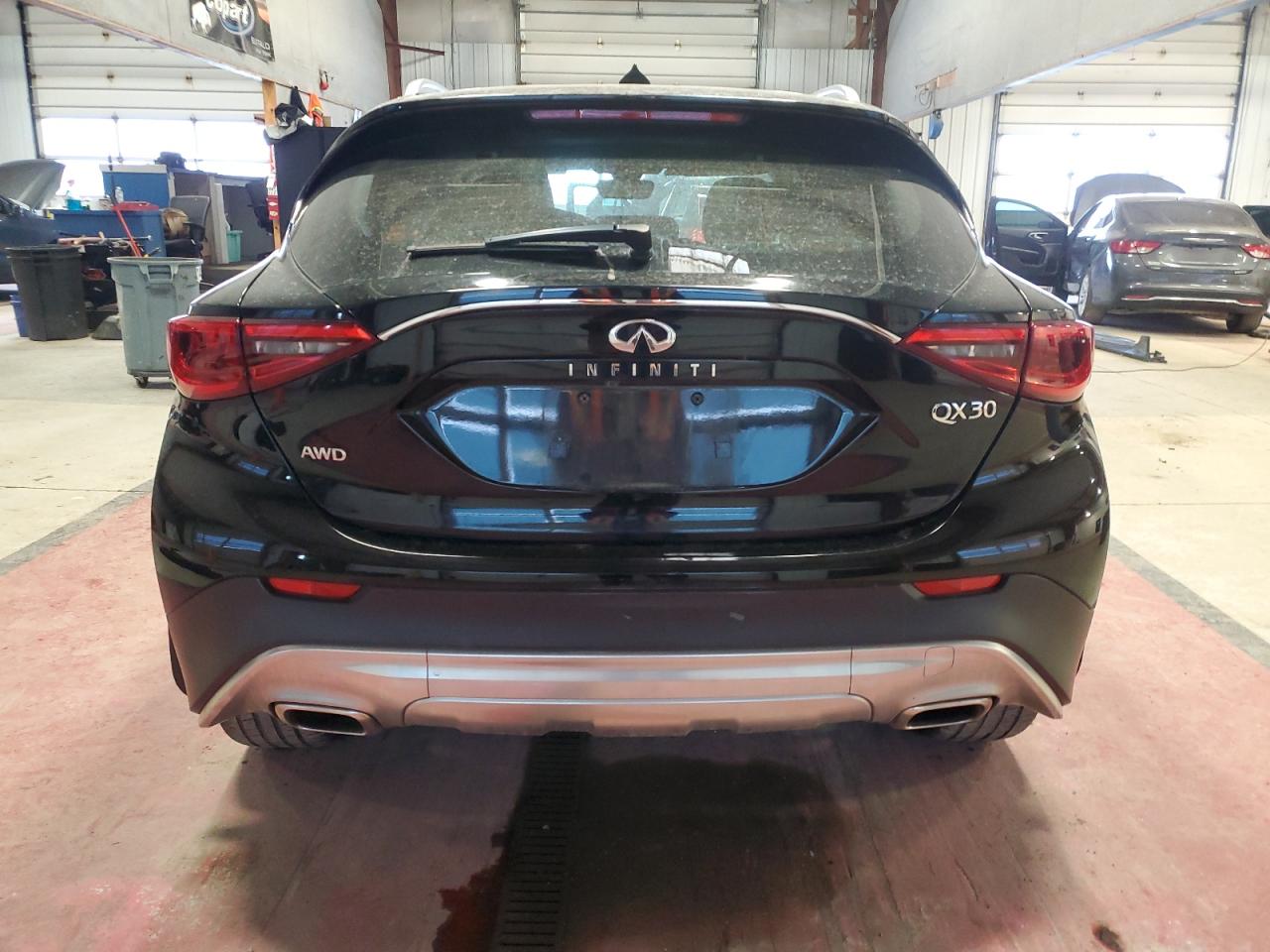 Photo 5 VIN: SJKCH5CR7JA005542 - INFINITI QX30 