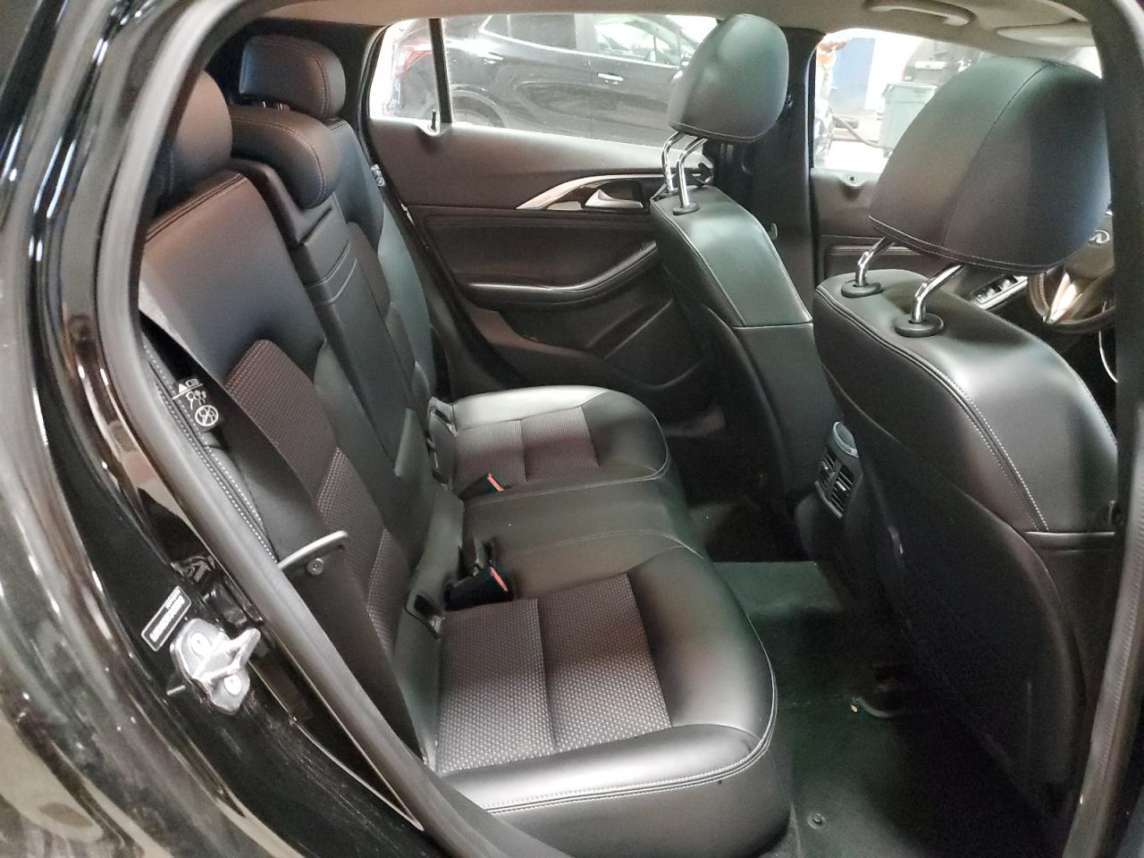 Photo 9 VIN: SJKCH5CR7JA005542 - INFINITI QX30 