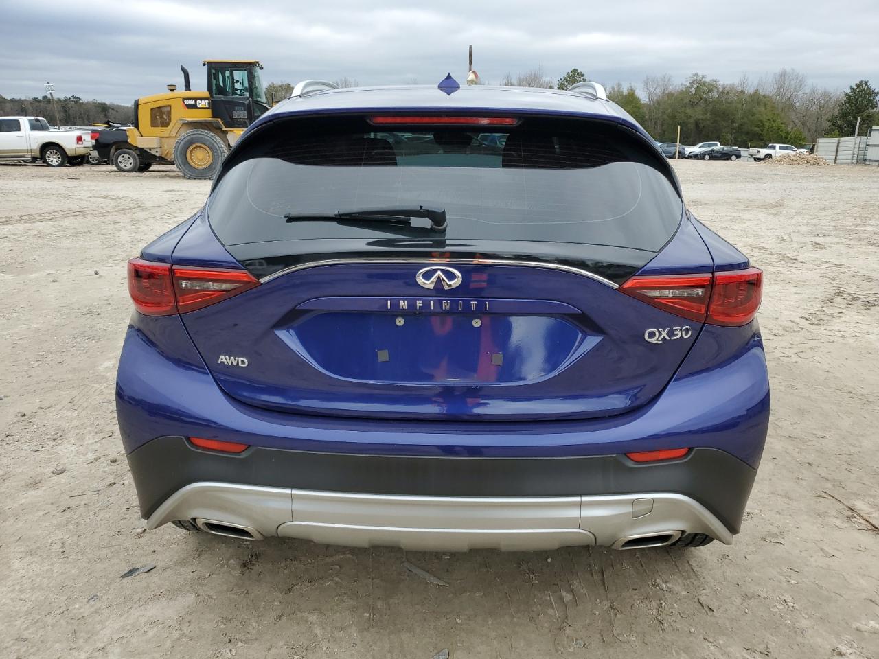 Photo 5 VIN: SJKCH5CR7JA049914 - INFINITI QX30 