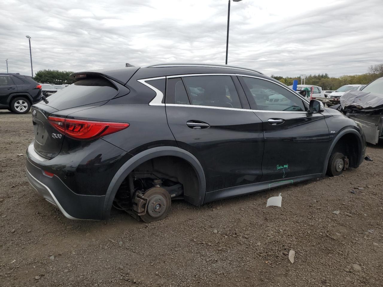 Photo 2 VIN: SJKCH5CR8HA023381 - INFINITI QX30 