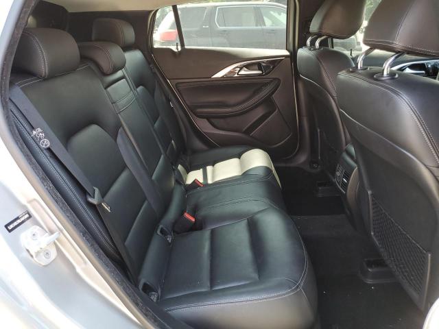 Photo 10 VIN: SJKCH5CR8JA043880 - INFINITI QX30 BASE 