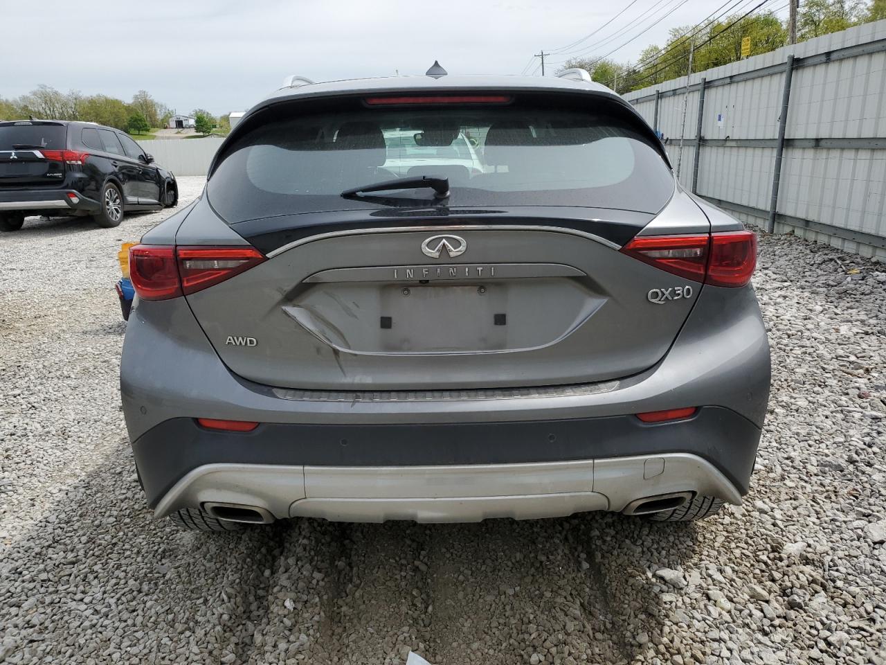 Photo 5 VIN: SJKCH5CR9HA023888 - INFINITI QX30 