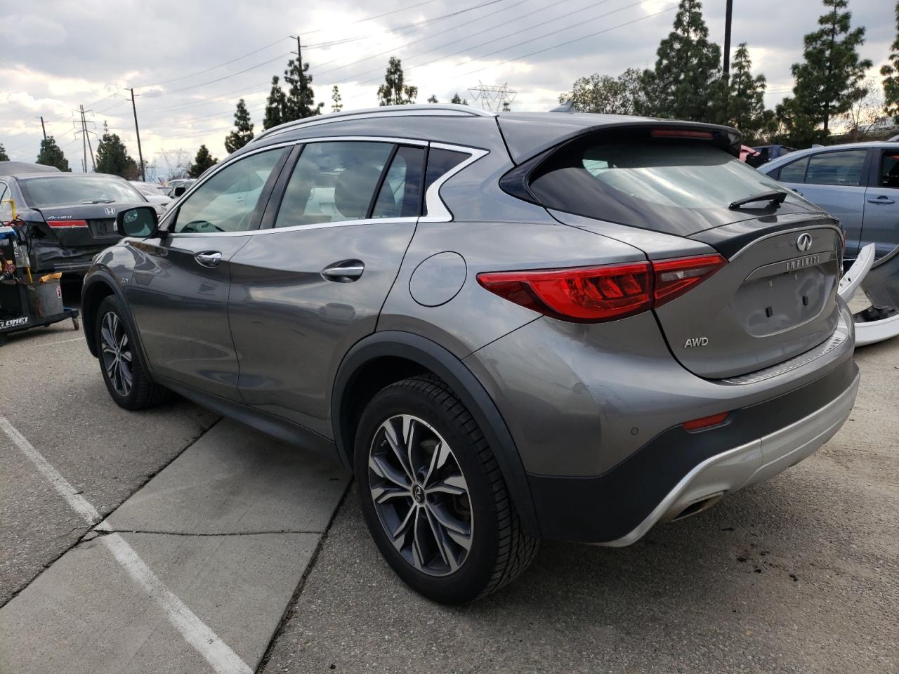 Photo 3 VIN: SJKCH5CRXHA024595 - INFINITI QX30 