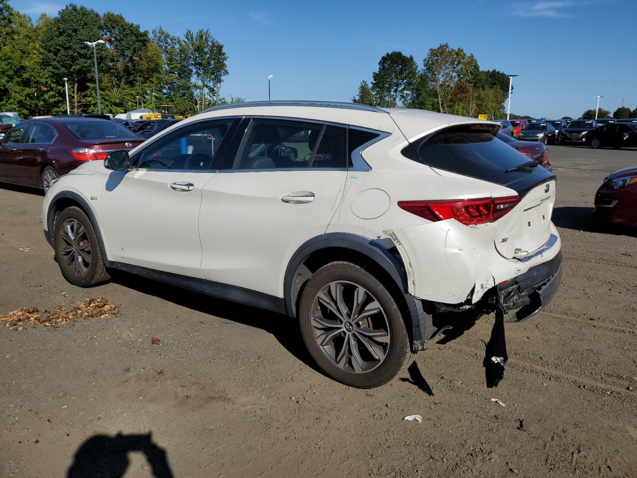 Photo 1 VIN: SJKCH5CRXHA034768 - INFINITI QX30 