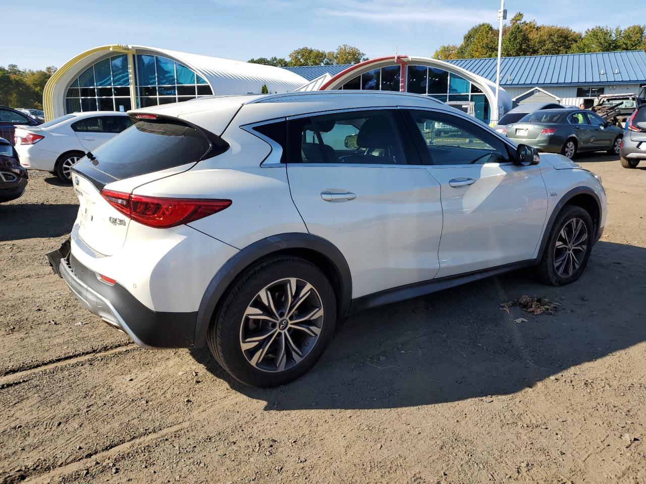 Photo 2 VIN: SJKCH5CRXHA034768 - INFINITI QX30 