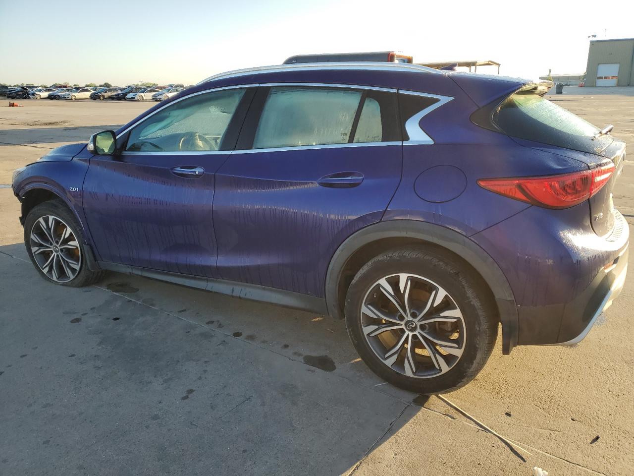 Photo 1 VIN: SJKCH5CRXHA039517 - INFINITI QX30 