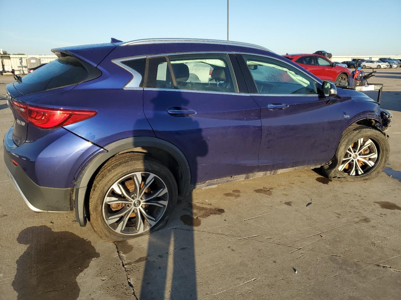 Photo 2 VIN: SJKCH5CRXHA039517 - INFINITI QX30 