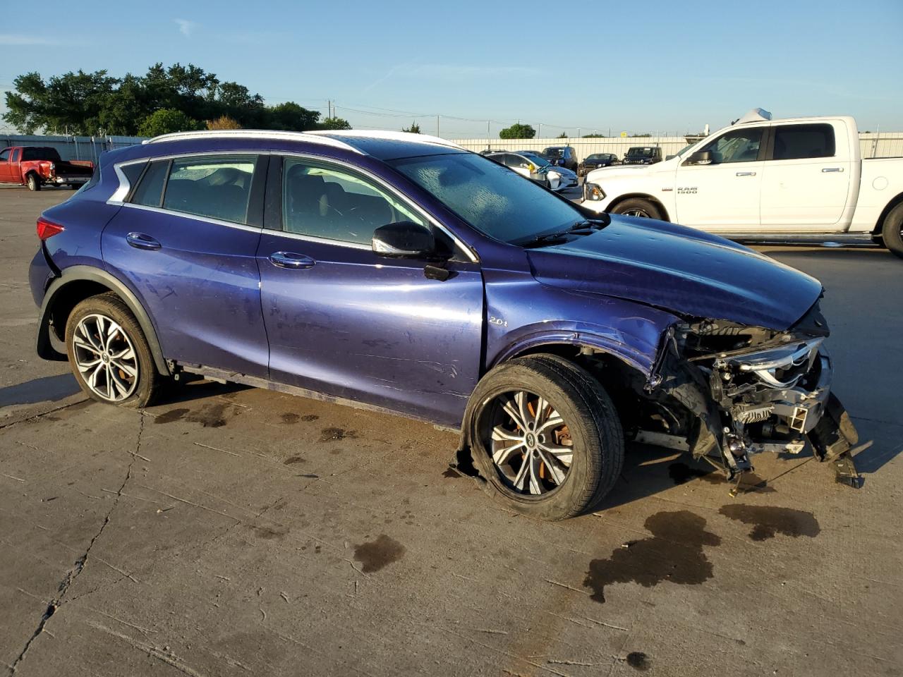 Photo 3 VIN: SJKCH5CRXHA039517 - INFINITI QX30 