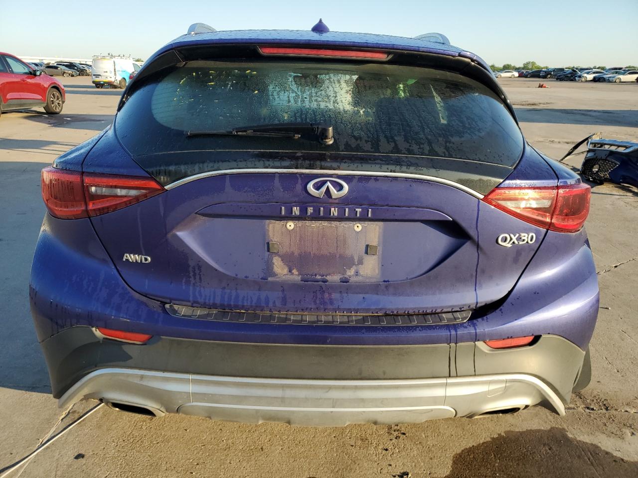 Photo 5 VIN: SJKCH5CRXHA039517 - INFINITI QX30 