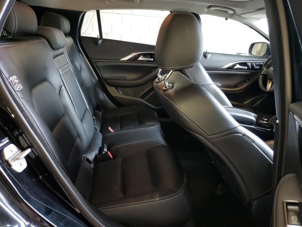 Photo 10 VIN: SJKCH5CRXJA047610 - INFINITI QX30 