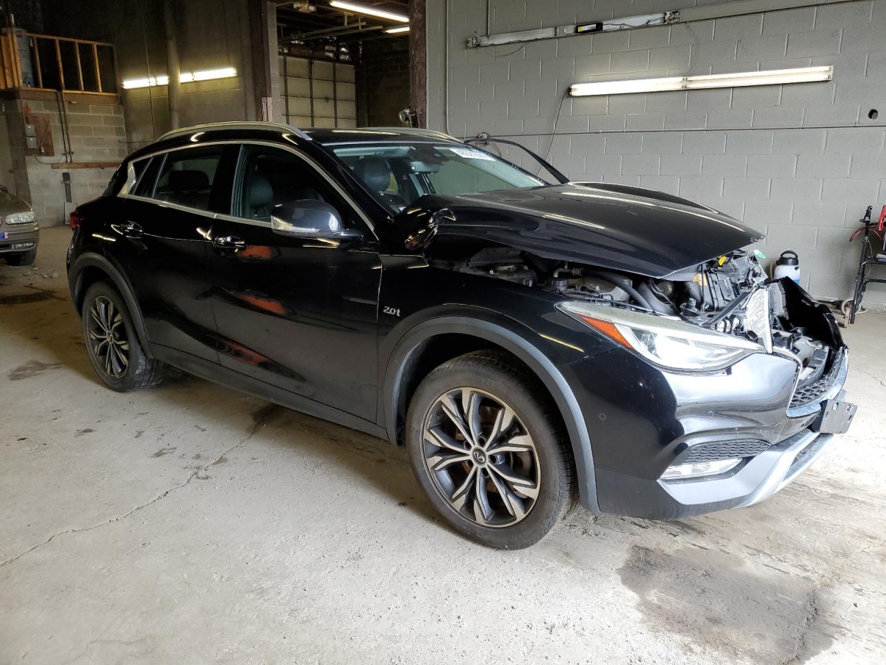 Photo 3 VIN: SJKCH5CRXJA047610 - INFINITI QX30 