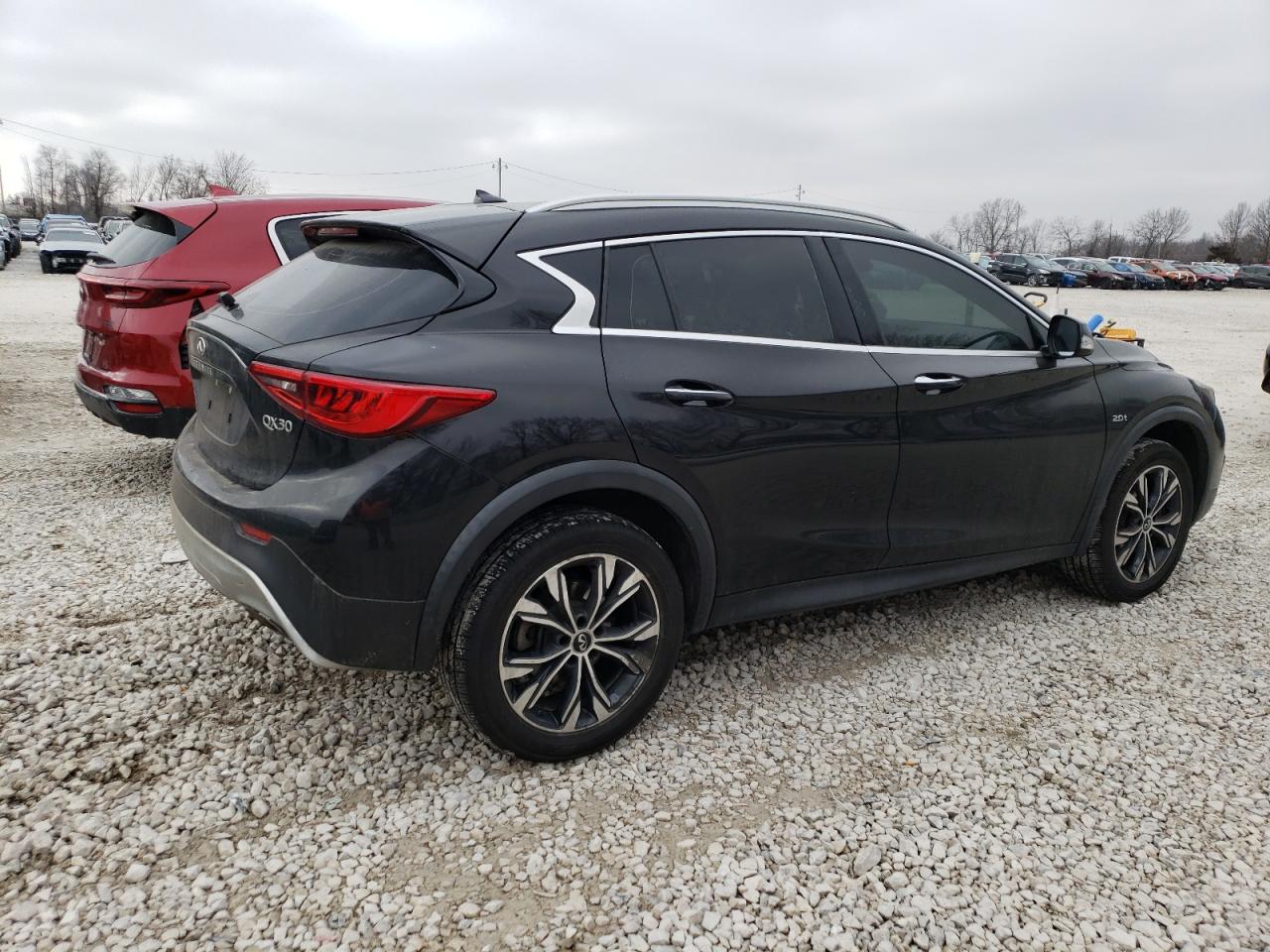 Photo 2 VIN: SJKCH5CRXKA008890 - INFINITI QX30 