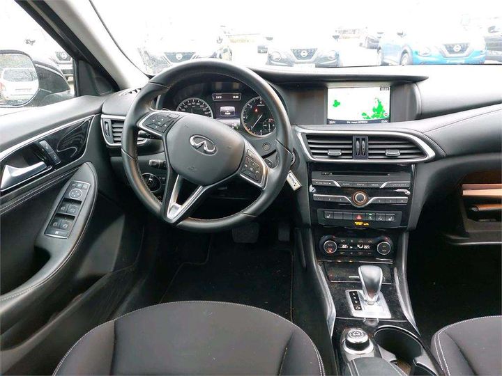 Photo 4 VIN: SJKDAAH15U1004895 - INFINITI Q30 