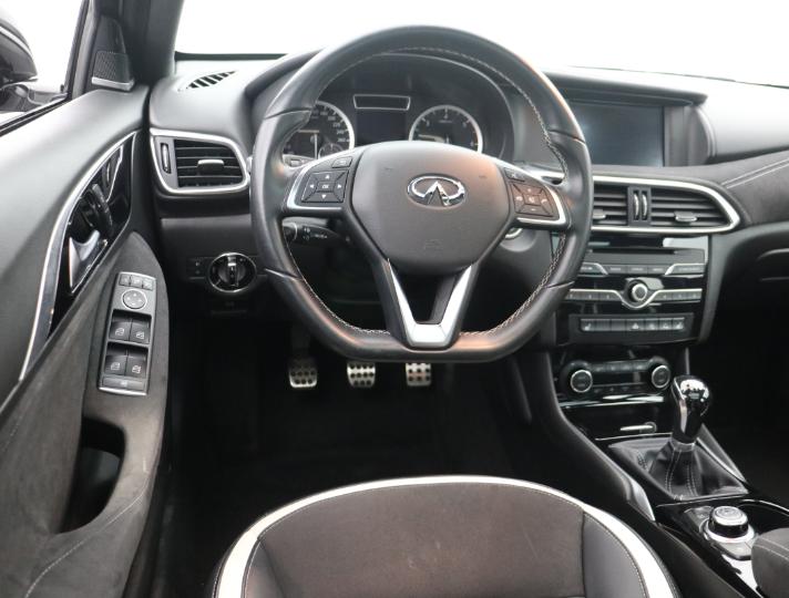 Photo 6 VIN: SJKDAAH15U1028421 - INFINITI Q30 