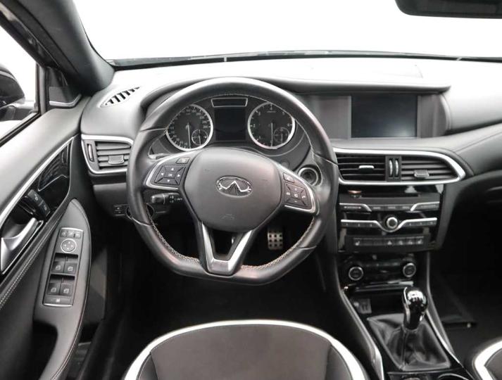 Photo 6 VIN: SJKDAAH15U1030084 - INFINITI Q30 