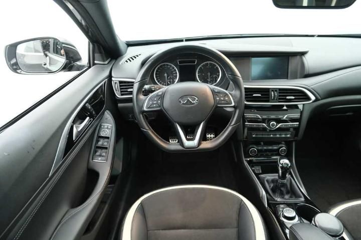 Photo 9 VIN: SJKDAAH15U1030205 - INFINITI Q30 