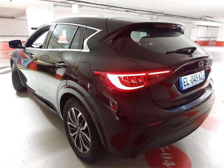 Photo 2 VIN: SJKDAAH15U1040922 - INFINITI Q30 