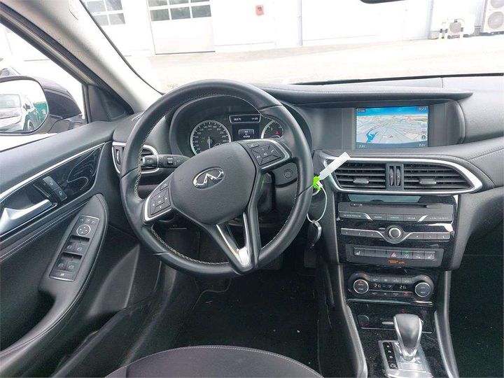 Photo 4 VIN: SJKDAAH15U1042233 - INFINITI Q30 