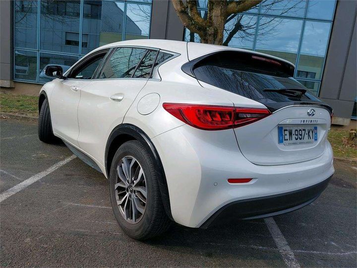 Photo 2 VIN: SJKDAAH15U1055045 - INFINITI Q30 