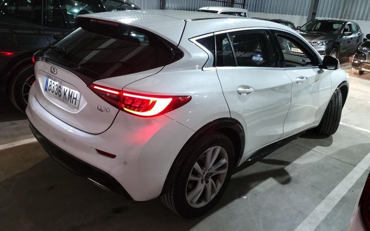 Photo 3 VIN: SJKDAAH15U1059587 - INFINITI Q30 