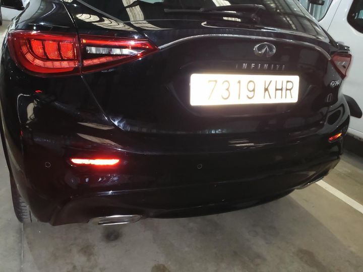 Photo 6 VIN: SJKDAAH15U1059636 - INFINITI Q30 