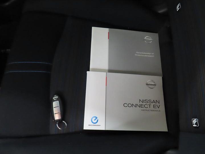 Photo 10 VIN: SJNFAAZE1U0035002 - NISSAN LEAF 