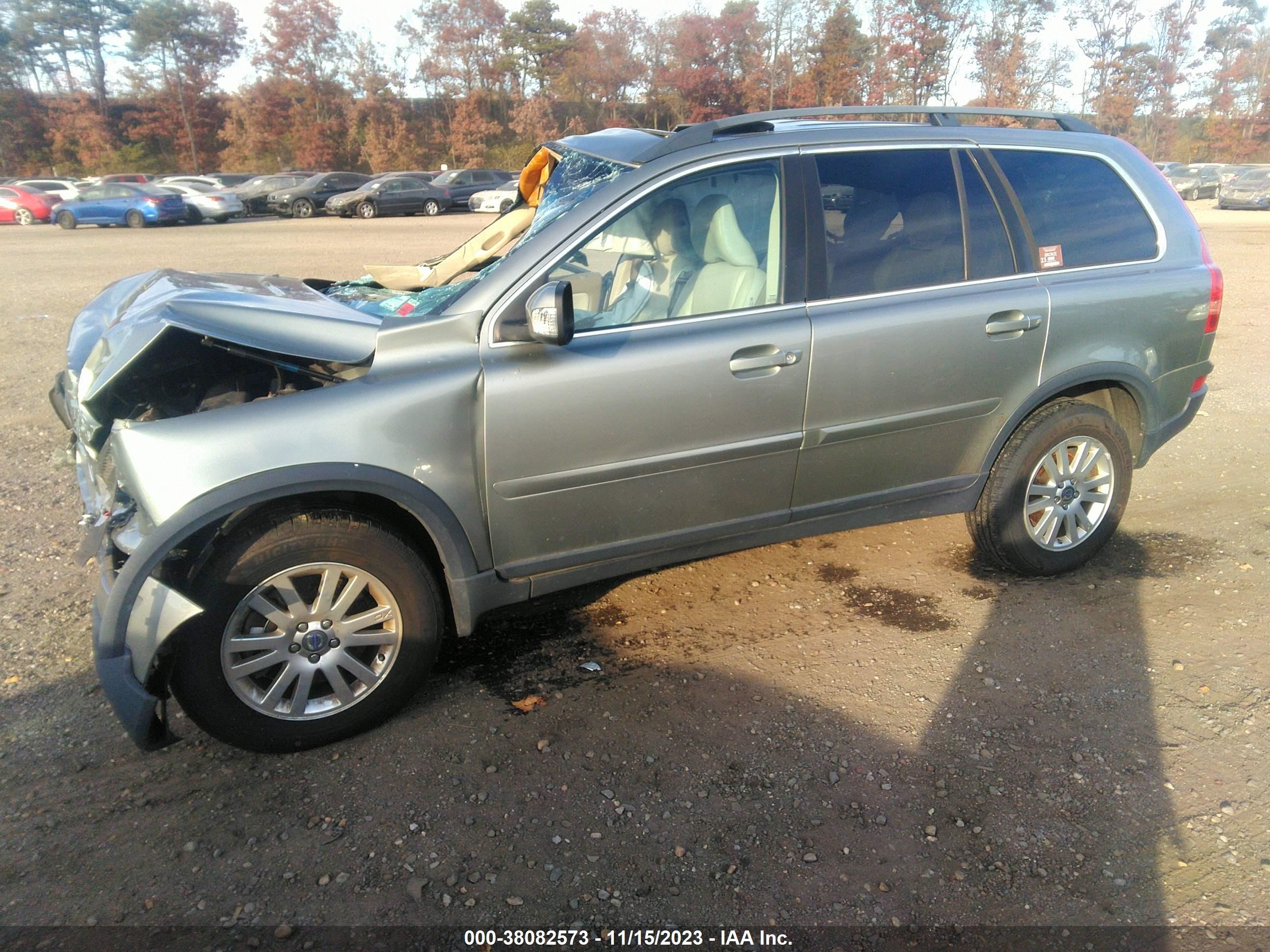 Photo 1 VIN: SJNFCAK12U2143582 - VOLVO XC90 