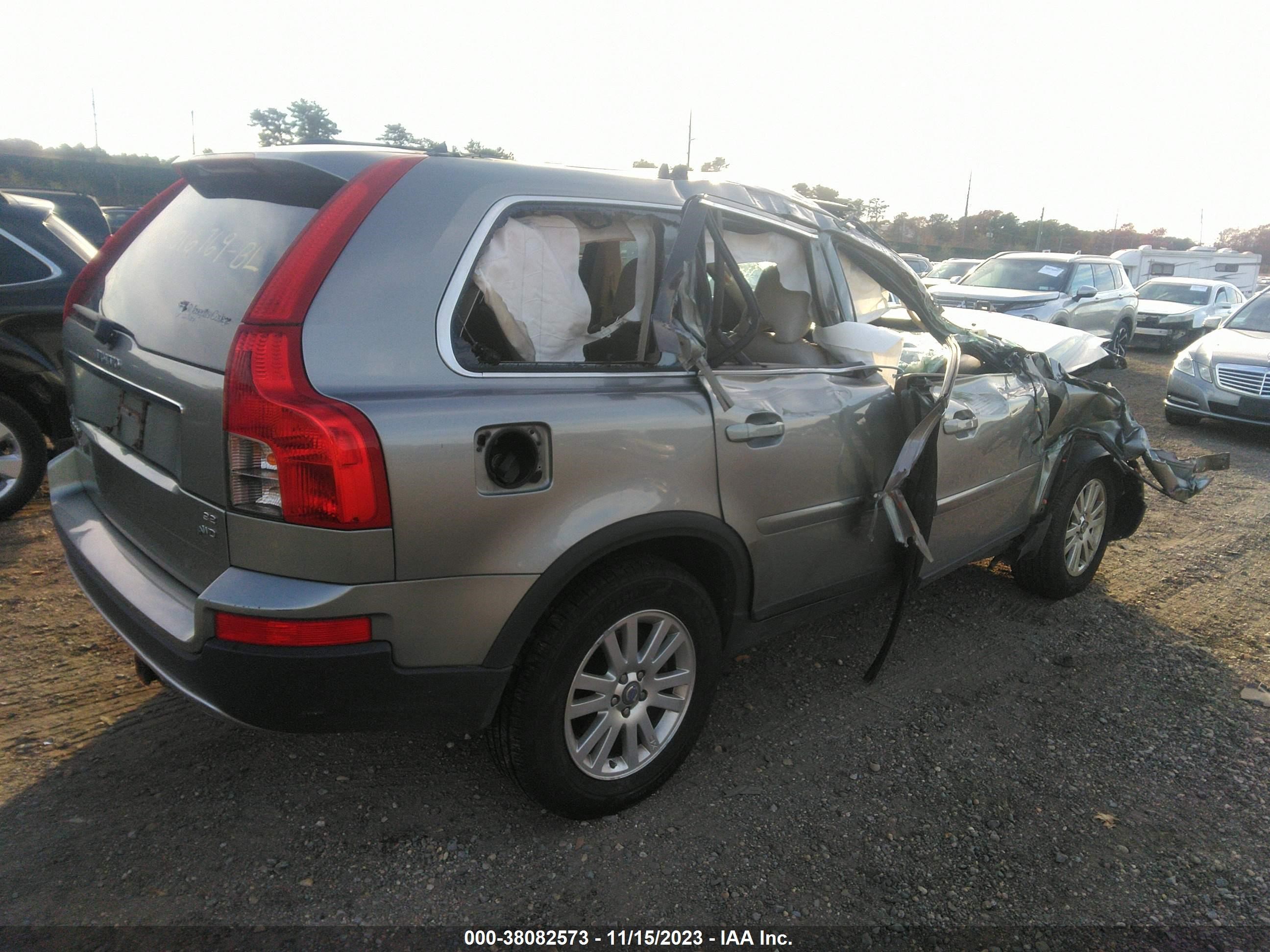 Photo 3 VIN: SJNFCAK12U2143582 - VOLVO XC90 