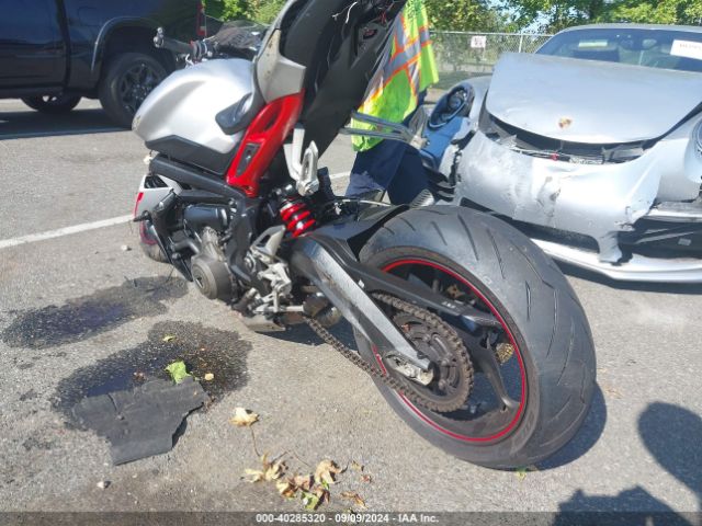 Photo 2 VIN: SMTA414D1JT836588 - TRIUMPH STREET TRIPLE 