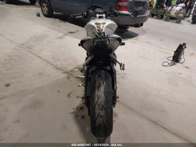 Photo 5 VIN: SMTA414D9JT835365 - TRIUMPH STREET TRIPLE 