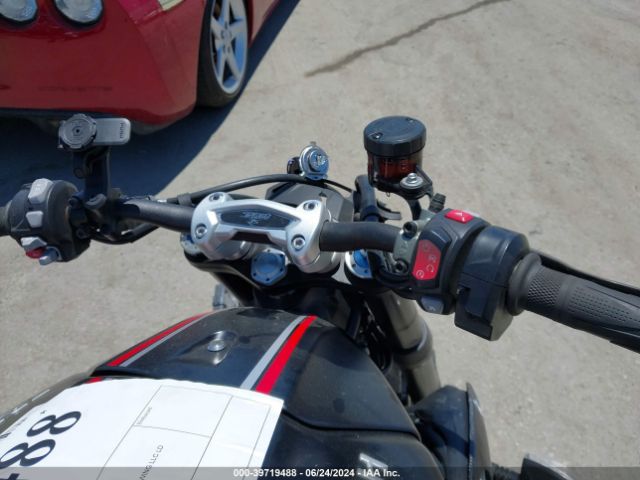 Photo 6 VIN: SMTN53P42KJ900883 - TRIUMPH SPEED TRIPLE 