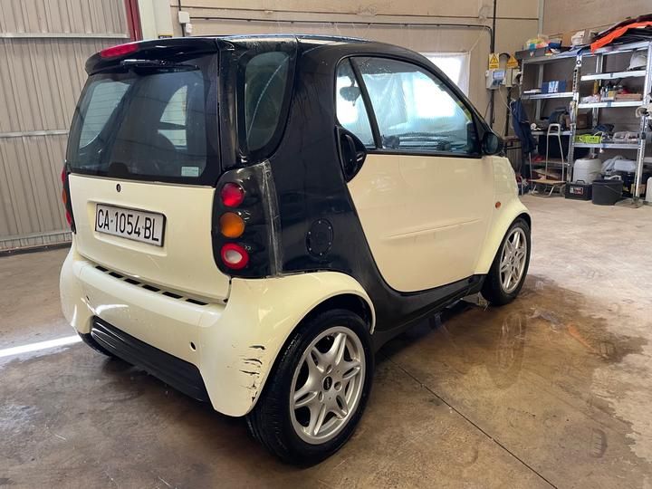 Photo 6 VIN: TCC01MC01XH017217 - SMART FOURTWO CITY CAR 