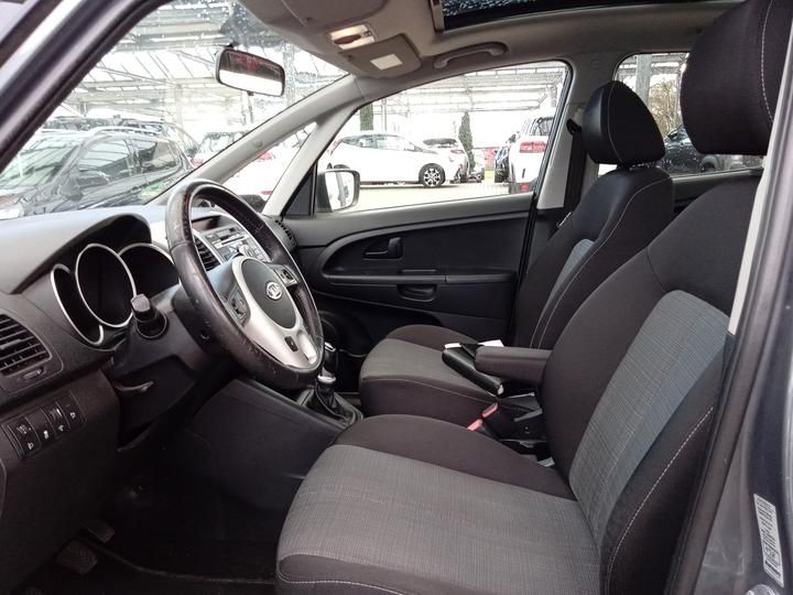 Photo 9 VIN: TMAEH812ABJ077125 - KIA VENGA HATCHBACK 