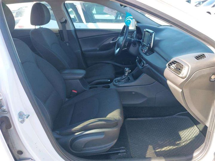 Photo 9 VIN: TMAH381AGKJ049868 - HYUNDAI I30 SW 