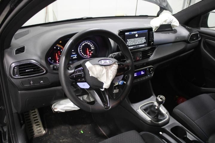 Photo 9 VIN: TMAHC51AAJJ000557 - HYUNDAI I30 HATCHBACK 