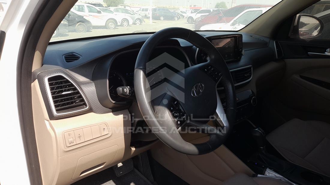 Photo 11 VIN: TMAJ28138KJ825422 - HYUNDAI TUCSON 