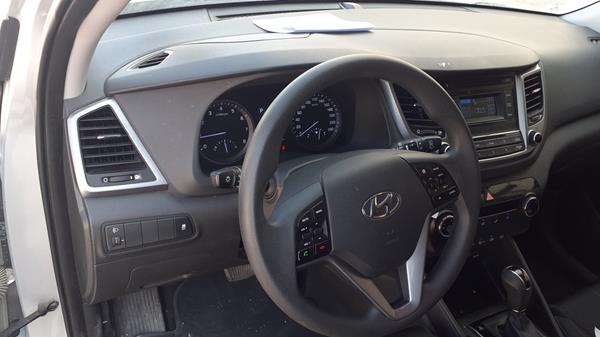 Photo 11 VIN: TMAJ281B3HJ187483 - HYUNDAI TUCSON 