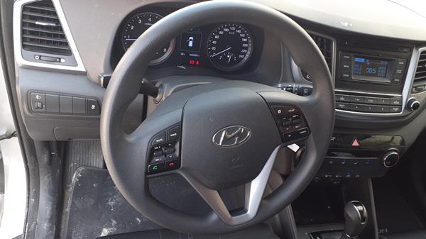 Photo 15 VIN: TMAJ281B3HJ187483 - HYUNDAI TUCSON 