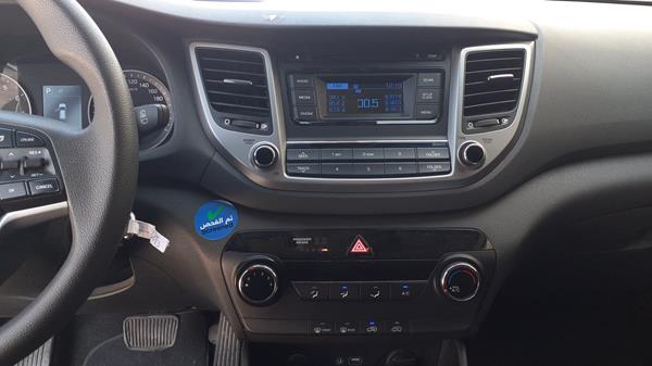 Photo 17 VIN: TMAJ281B3HJ187483 - HYUNDAI TUCSON 