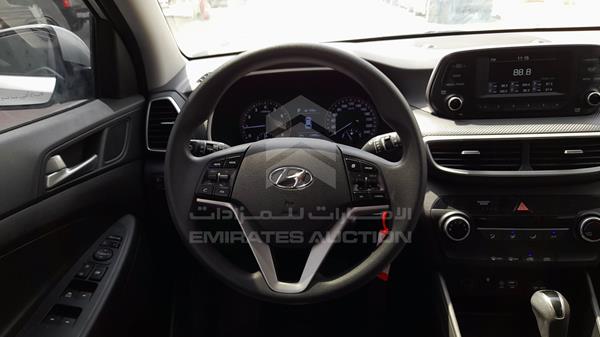 Photo 12 VIN: TMAJ281B6KJ715749 - HYUNDAI TUCSON 