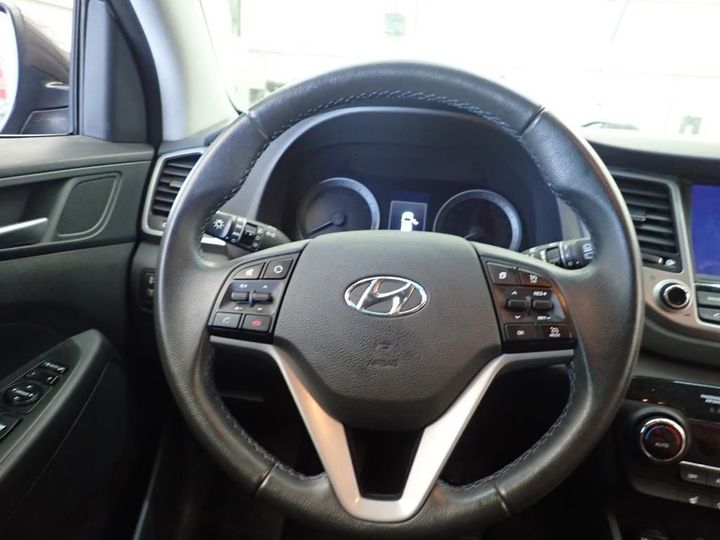 Photo 9 VIN: TMAJ3811AHJ335787 - HYUNDAI TUCSON 