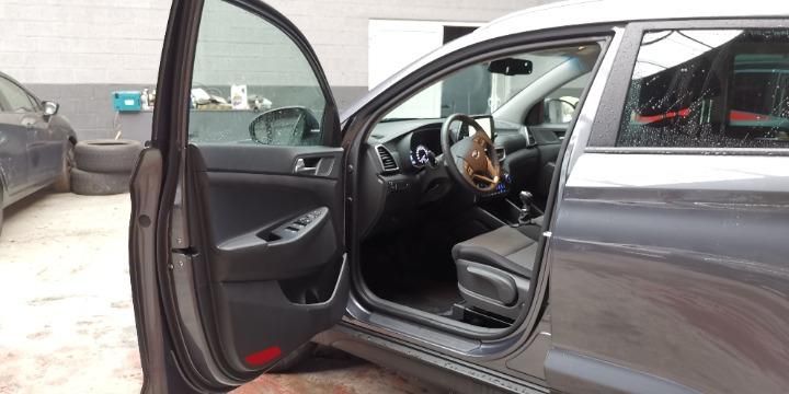 Photo 10 VIN: TMAJ3811AKJ739126 - HYUNDAI TUCSON SUV 