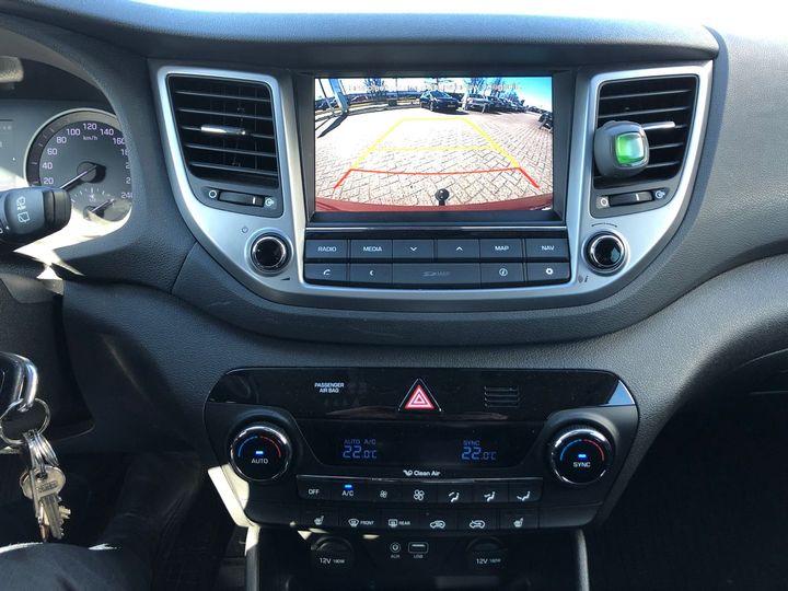 Photo 17 VIN: TMAJ3812AGJ057763 - HYUNDAI TUCSON 