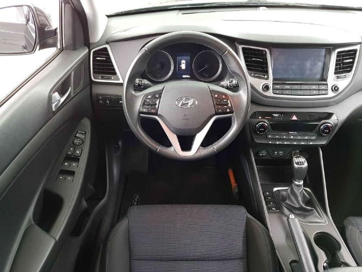 Photo 7 VIN: TMAJ3815AHJ370203 - HYUNDAI TUCSON 