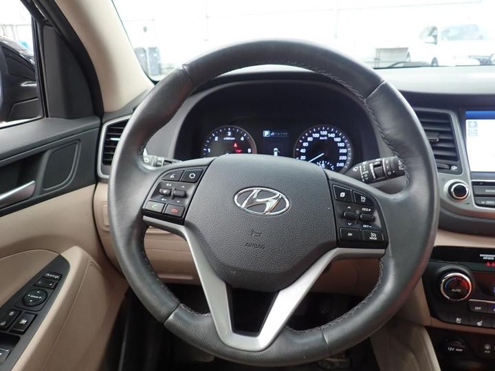 Photo 8 VIN: TMAJ3815GJJ698081 - HYUNDAI TUCSON 