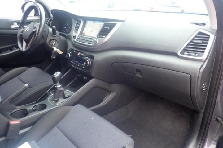 Photo 6 VIN: TMAJ381AAHJ225437 - HYUNDAI TUCSON 